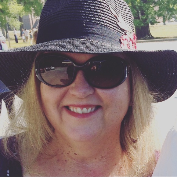 Meet your Posher, Alisa - Picture 4 of 4